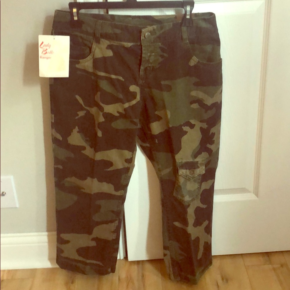 Cute camo cargo pants💋